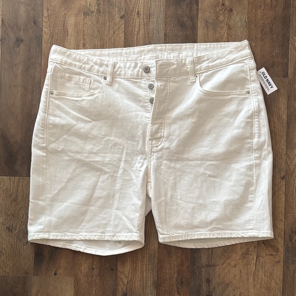 Old Navy Pants - Old Navy White Denim Casual Button Fly Shorts New with tags size 16